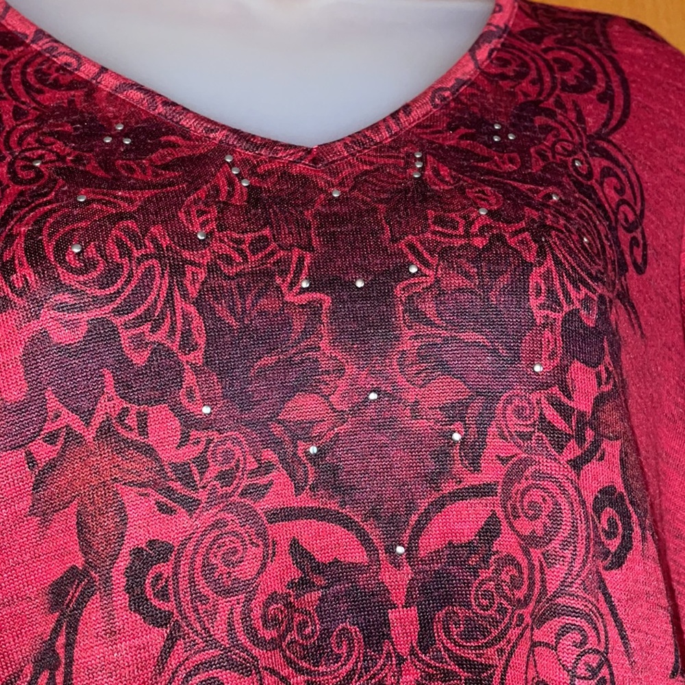 Red V neck top with black designs - Picture 2 of 5
